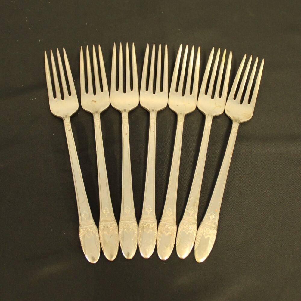1847 Rogers Bros First Love International Silver Plate 1941 Dinner Forks #7